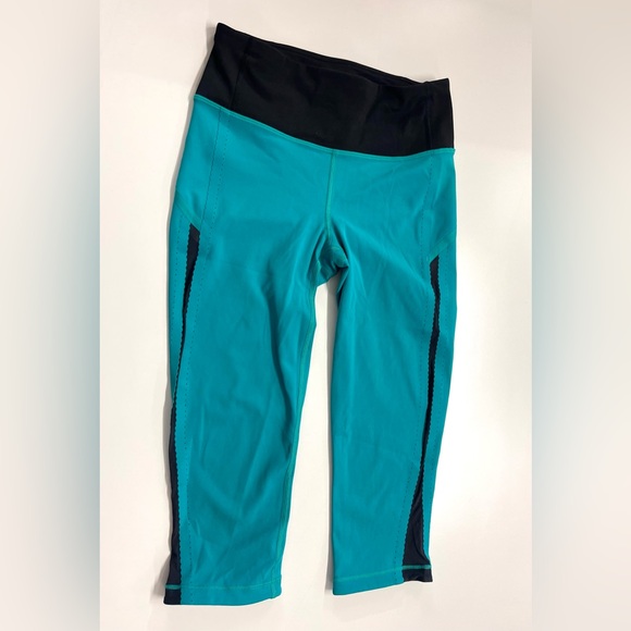 Lululemon Smooth Stride Crop Capri Legging 17” Viridian Green/Black Turquoise - Picture 7 of 11